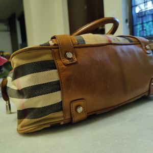 Auth Burberry House Check Pattern Shoulder Bag