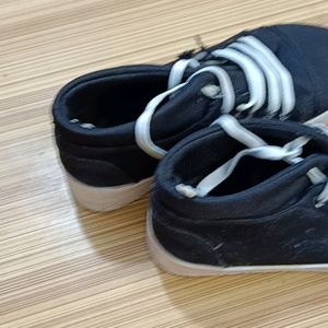 Sneakers Used Withflaws On Starps