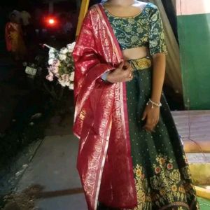 Banaarsi Lehenga