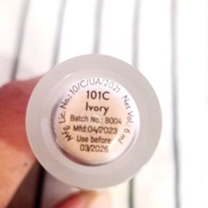 Concealer With ME-ON Lipstick