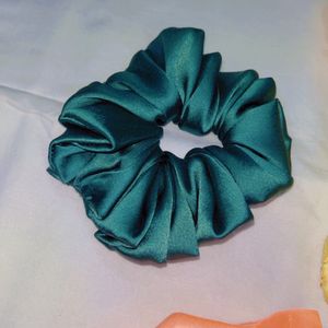 Retro Fluff Scrunchie