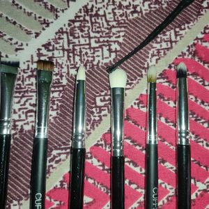 12 Face And Eyes Brushes With Storage Bag