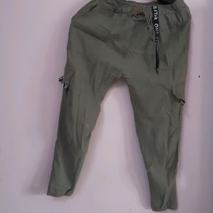 Amazing Green Track Pant With Pockets / Cargo