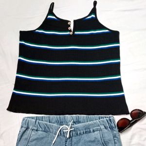 Sleevless Striped Top.