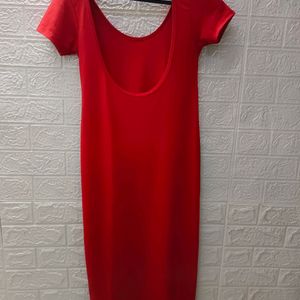 "Sizzle in Style: Perfect Red Bodycon for Small to