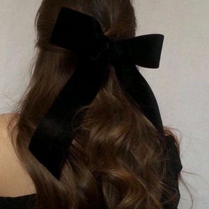 Bow Decorated Hairclip