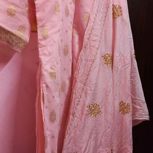 REDUCED OFFER 🤩Pink Pakistani Suit