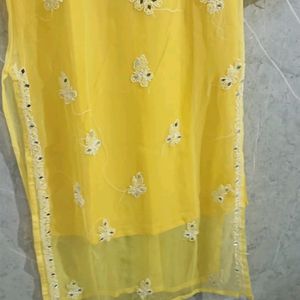 Lucknowi Chickenkari Kurta With Inner