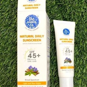 Natural SUNSCREEN 45 SPF By The Mom's Co.