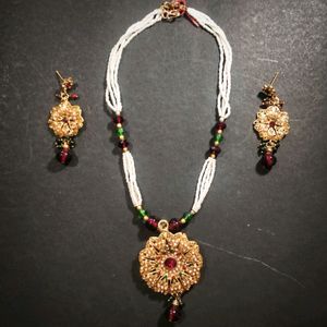 3 Necklace & Earings Set (₹280)