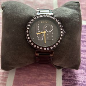 TITAN Self Expression Analog Dial Women’s Watch