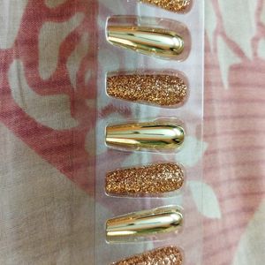 Golden Artificial Nail Art