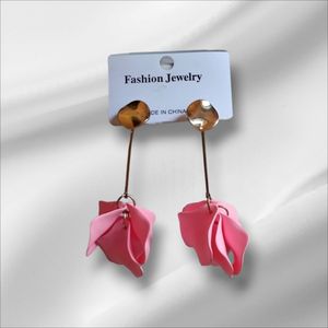 Dashing Matt Finished Peach Drop Earrings