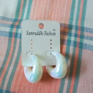 Quality Earings With Unique Colour Effect