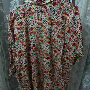 T.U Floral Top, Size Fit 50 Bust