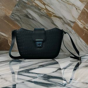 NEW stylish Trendy Slingbag Black