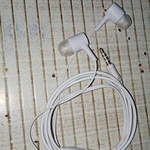 Earphone with mic , White color , earfit design