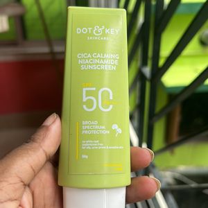 Dot & key Sunscreen SPF 50😍