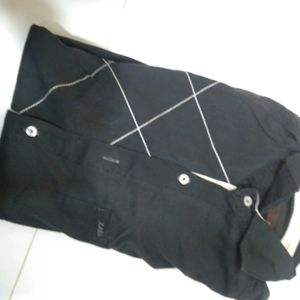 L Size Black Shirt