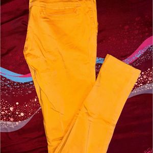 Fitted Mustard Jeans