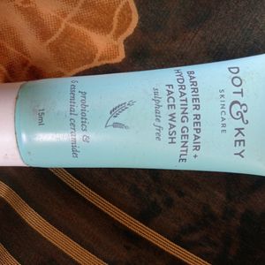 Dot &Key Face Wash