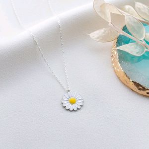 Aesthetic Daisy Necklace 🌸