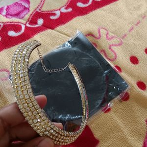 White Stones Necklace And Mangtika