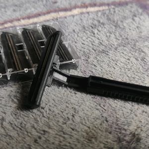 Black Razor With 5 Blades