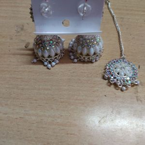 Jhumki Earrings With Maang Tikka