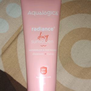 Aqualogica Radiance+ Dewy Sunscreen