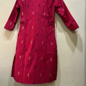 Avaasa Red Kurta Size M