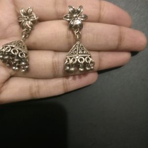 Set Of 4- 3 Jhumka 1 MaangTika