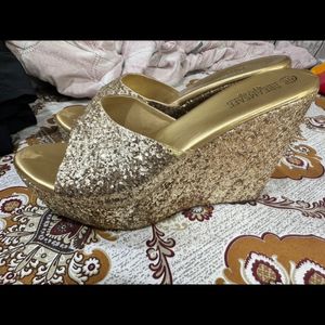 Beautiful Golden Glitter Party Wear Wedges