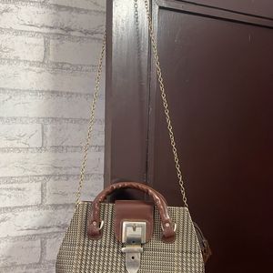 Handbag With Magnetic Close