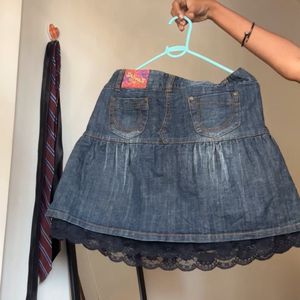 denim mini skirt w lace details