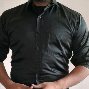 MEN SHIRT LOOK LIKE  NEW