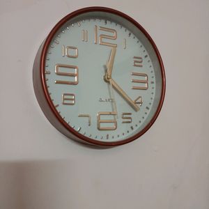 Wall Clock Golden/White Working/7 Days Used