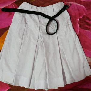 Basic Pleated White Skirt