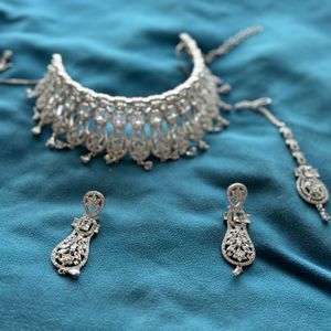 Necklace With Earrings And Head Piece