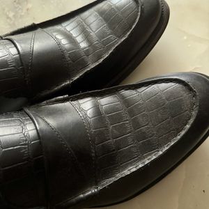 Redtape Old money textured loafers