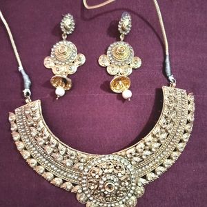 Beautiful Bridal Golden Necklace With Mangtika Onl