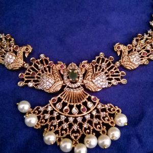 Peacock Pearl Neckset