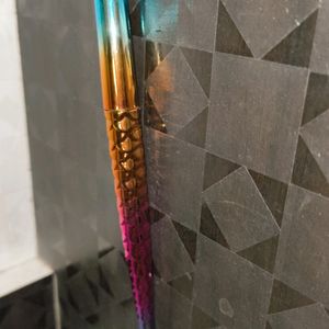 Pen With A Fish Structure Body Glowing