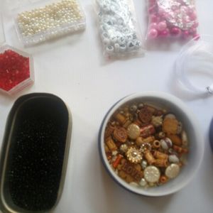 JEWELLERY MAKING KIT..BEADS