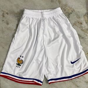 NIKE FRANCE HOME WHITE SHORTS SIZE - M (30-34)