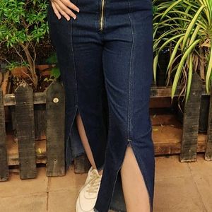 Knee Slit High Waist Jeans