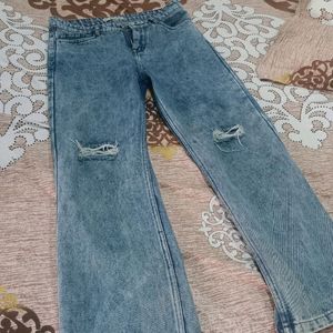 Knee Cut Jeans 👖