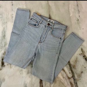 Price Drop!! Zara TRF Highwaisted Jeans