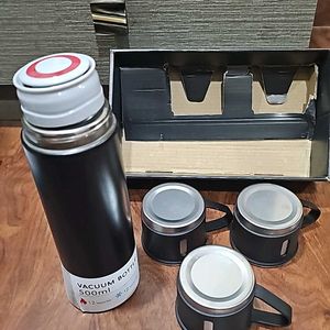 Black Thermas Vaccum Bottle With 3 Cups