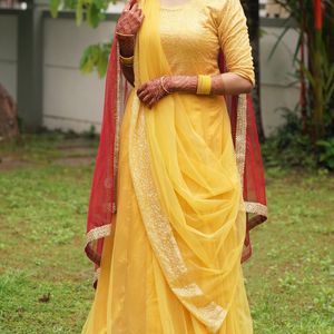 Light Weight Haldi Outfit